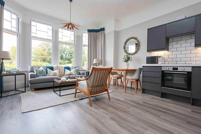2 Bedroom Flat For Sale In Jesmond Road, Clevedon, BS21