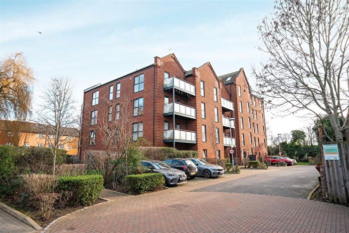2 Bedroom Flat For Sale In Otter Way, West Drayton, UB7