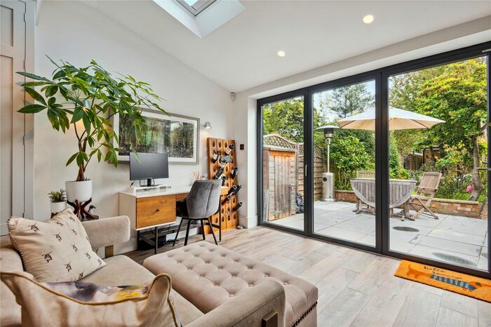 2 Bedroom Terraced House To Rent In North Road, Richmond, Surrey, TW9