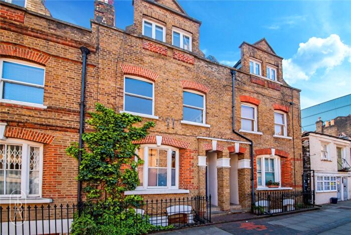 2 Bedroom Apartment To Rent In Sylvester Path, London, E8