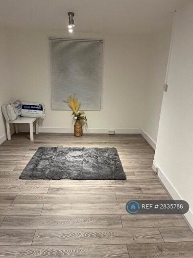 Studio To Rent In Mountfield Road, London, N3