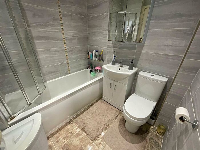 1 Bedroom End Of Terrace House For Sale In Fontwell Park Gardens, Hornchurch, Essex, RM12