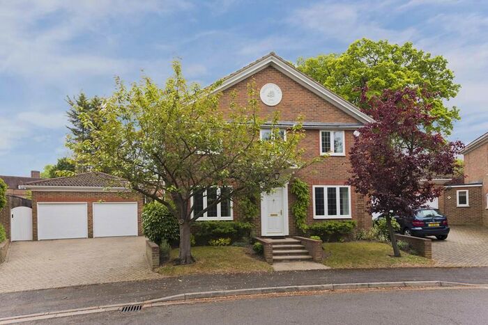 4 Bedroom Detached House To Rent In Rosslyn Park, Weybridge, KT13