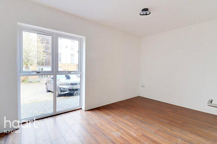 3 Bedroom Flat To Rent In Blackberry Close, London, E17