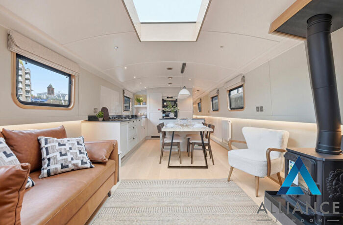 2 Bedroom House Boat For Sale In , Harbourmasters Office, London, E14
