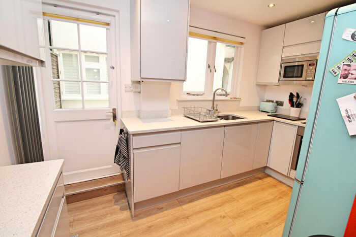 1 Bedroom Apartment For Sale In Adelaide Mansions, Hove, BN3