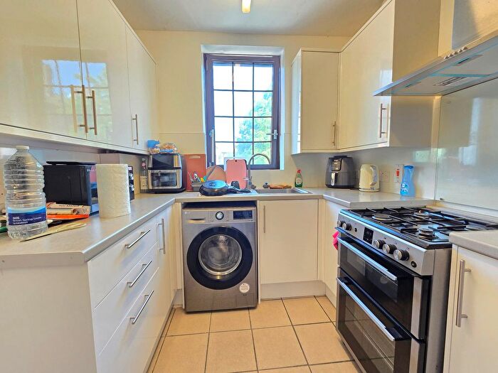 2 Bedroom Flat To Rent In Provost Estate, London, N1