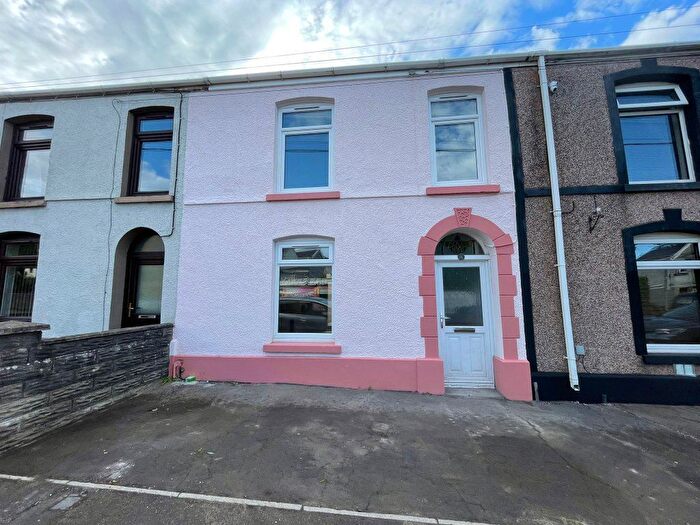 3 Bedroom Property To Rent In Gurnos Road, Gowerton, SA4