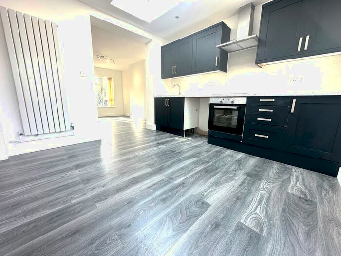 3 Bedroom Bungalow To Rent In Mitchells Avenue, Canvey Island, SS8