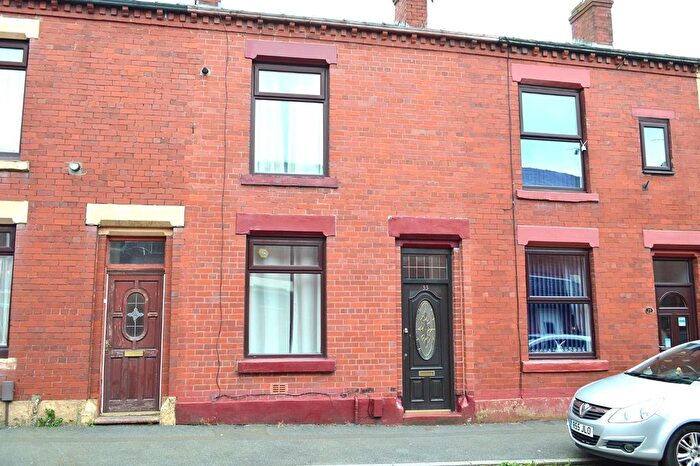 2 Bedroom Property To Rent In County Street, Oldham, OL8