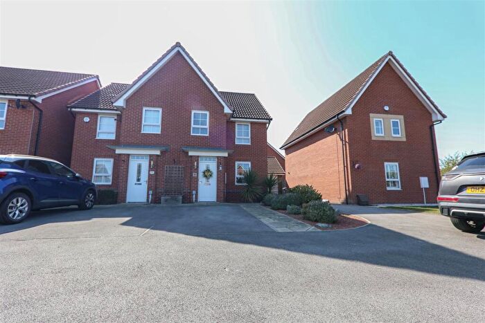 3 Bedroom Semi-Detached House For Sale In Whitmoore Drive, Auckley, Doncaster, DN9