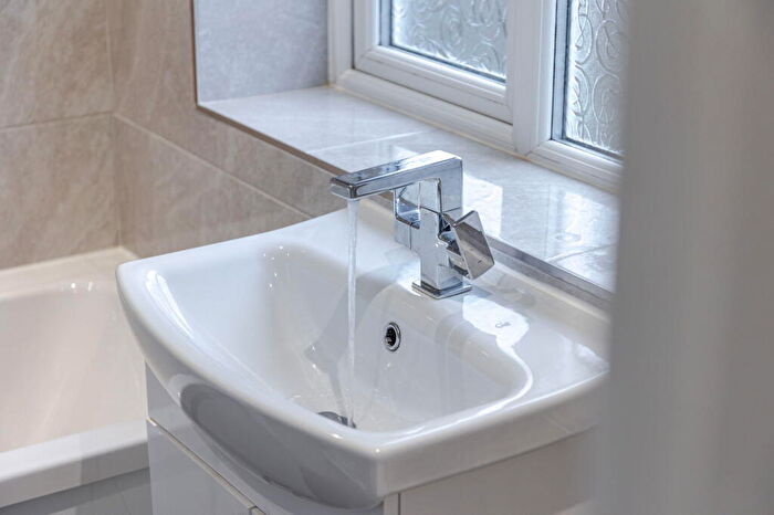 2 Bedroom Semi-Detached House For Sale In Queensway, Greenfield, Saddleworth, OL3