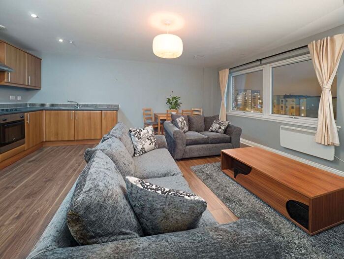 2 Bedroom Flat To Rent In Victoria Road, Glasgow, G42