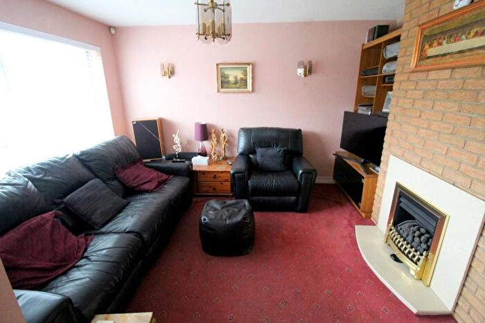 5 Bedroom Terraced House For Sale In Northborough Road, Slough, SL2