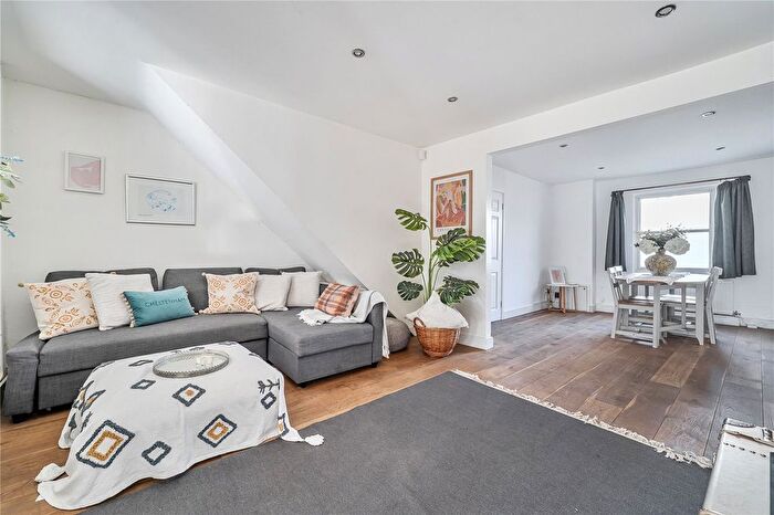 3 Bedroom Town House For Sale In Queens Retreat, Cheltenham, GL51