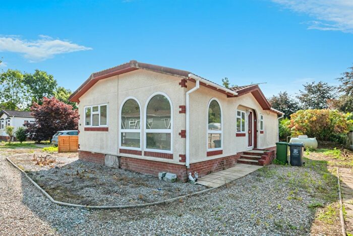 2 Bedroom Mobile/park Home For Sale In Tower Road, Fleggburgh, Great Yarmouth, NR29