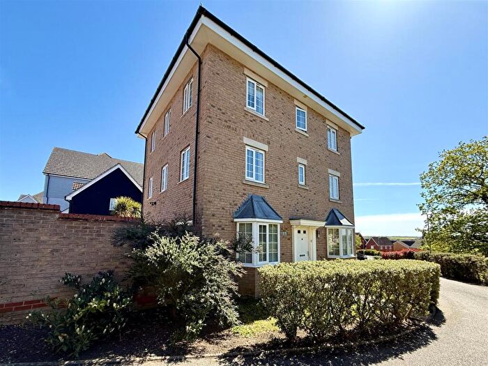 5 Bedroom Detached House For Sale In Wagtail Drive, Stowmarket, IP14
