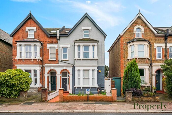 2 Bedroom Apartment For Sale In Park Avenue, Wood Green, N22