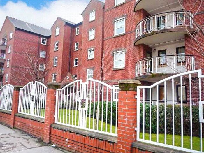 1 Bedroom Flat To Rent In Hathersage Road, Manchester, M13