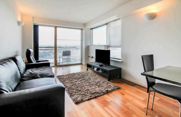 2 Bedroom Flat To Rent In Whitehall Waterfront, Riverside Way, Leeds, West Yorkshire, LS1