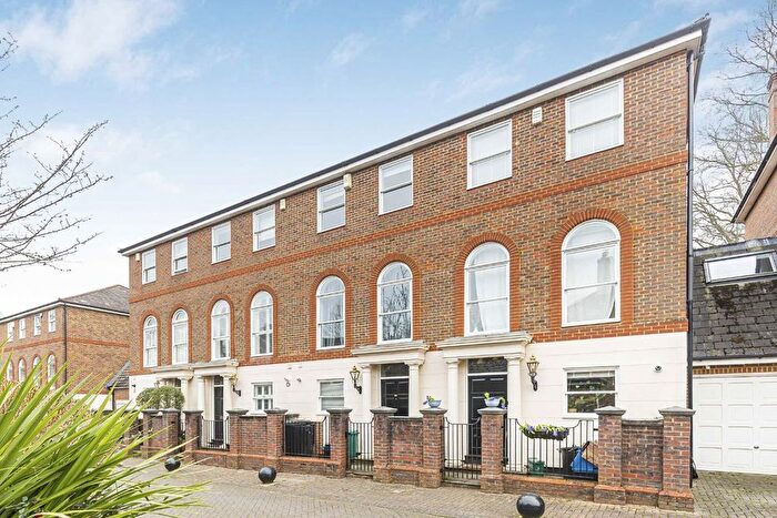 4 Bedroom Property To Rent In King George Square, Richmond, TW10