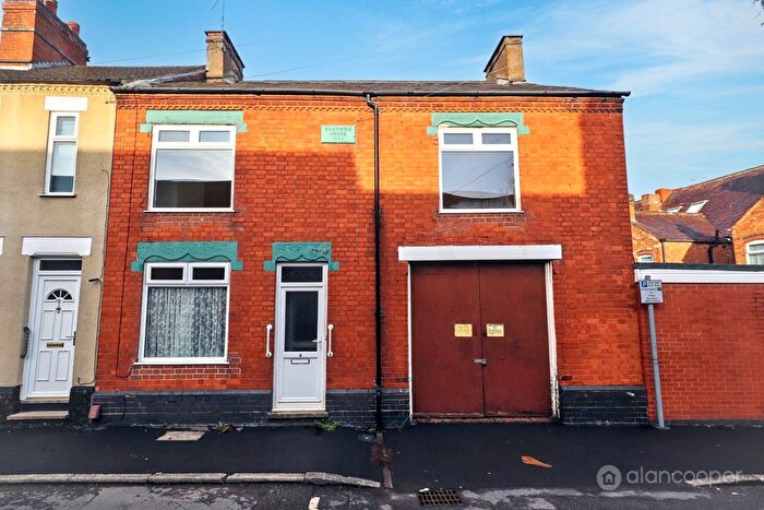 4 Bedroom End Terrace House For Sale In Orchard Street, Nuneaton, CV11