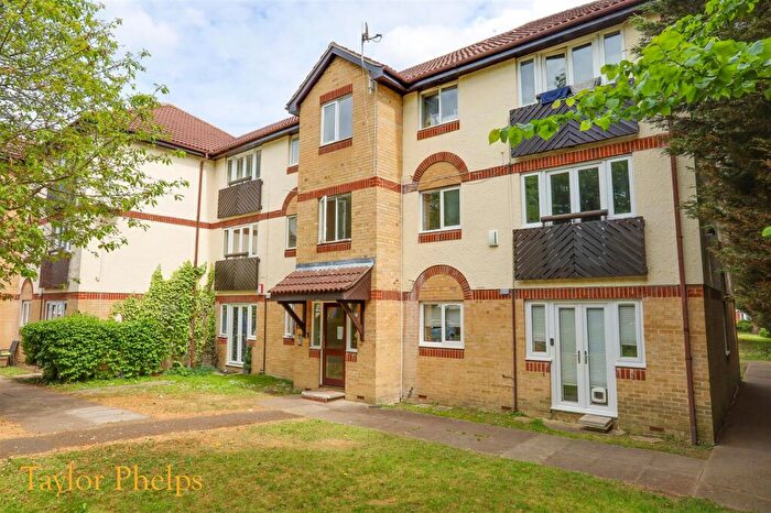 2 Bedroom Apartment To Rent In Friends Avenue, Cheshunt, EN8