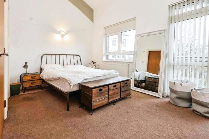 2 Bedroom Apartment For Sale In Yew Tree Road, Moseley, Birmingham, B13