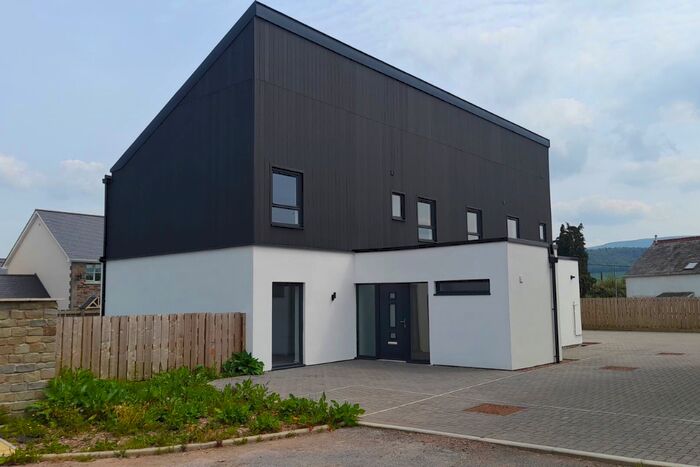 3 Bedroom Flat For Sale In Drovers Meadow, Bronllys, Brecon, LD3