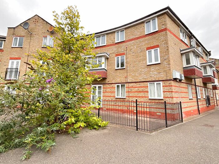 2 Bedroom Flat For Sale In Parkinson Drive, Chelmsford, CM1