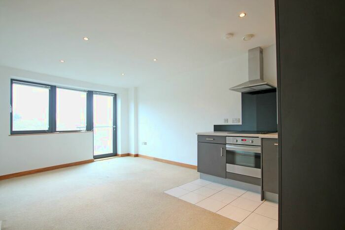 1 Bedroom Flat To Rent In Salts Mill Road, Shipley, Bradford, BD17