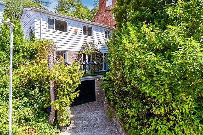 4 Bedroom Detached House For Sale In Redleaf Close, Tunbridge Wells, Kent, TN2