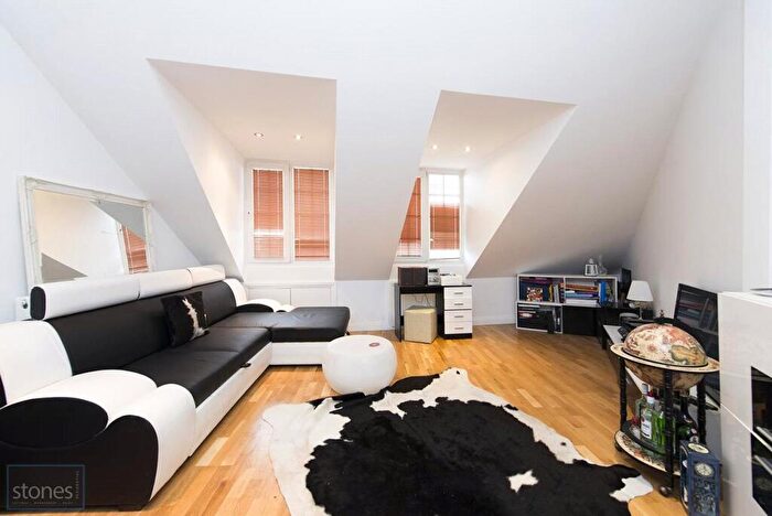 2 Bedroom Apartment To Rent In Finchley Road, Childs Hill, London, NW2