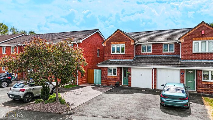 3 Bedroom Semi-Detached House For Sale In Grazier Avenue, Tamworth, Staffordshire, B77