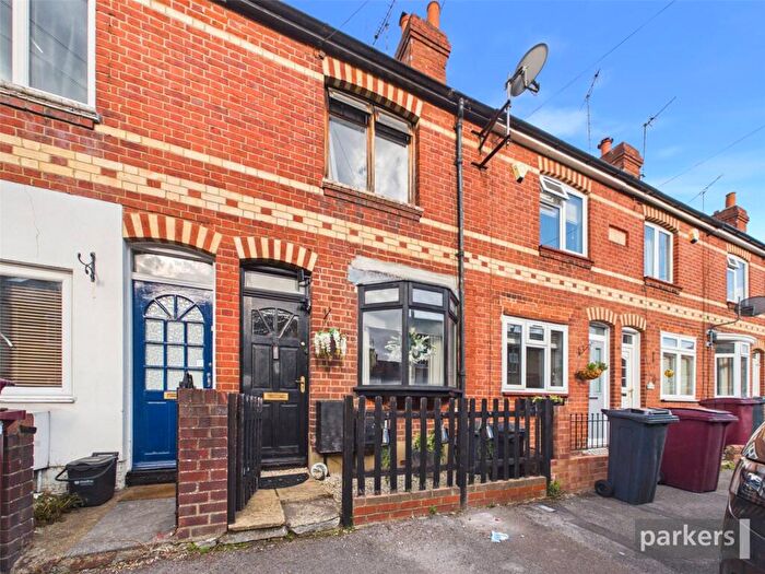 4 Bedroom Terraced House For Sale In Wykeham Road, Reading, Berkshire, RG6