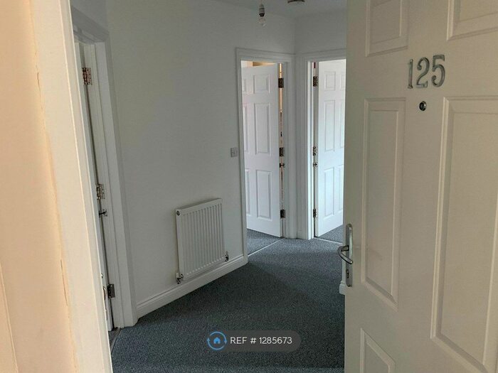 2 Bedroom Flat To Rent In Riverside Close, Bridgwater, TA6