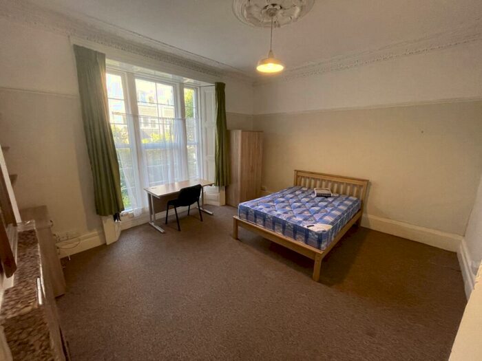 1 Bedroom Flat To Rent In Victoria Walk, Cotham, Bristol, BS6