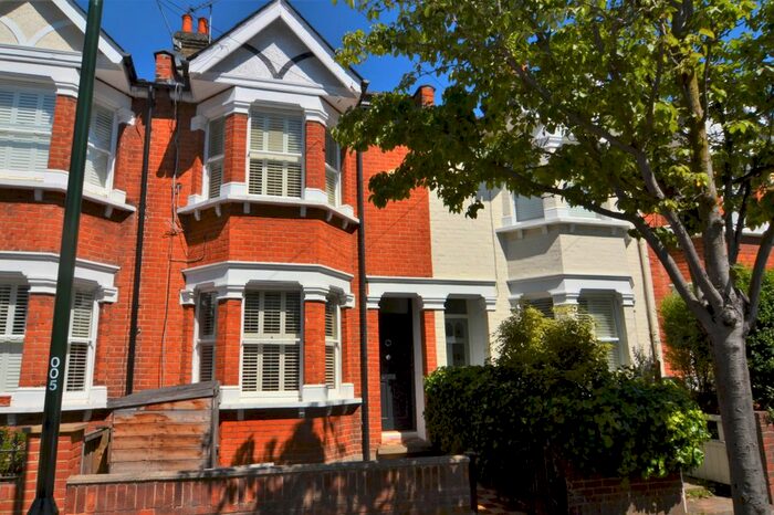 4 Bedroom Detached House To Rent In Grimwood Road, Twickenham, Uk, TW1