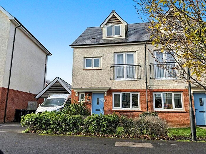 4 Bedroom Semi Detached House For Sale In Homington Avenue, Coate, Swindon, SN3