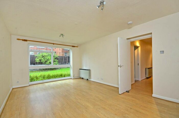 2 Bedroom Flat To Rent In Messenger Court, Putney, London, SW15