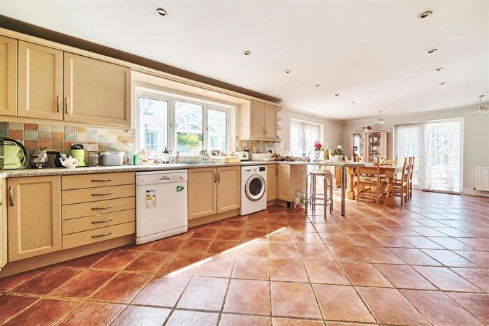 5 Bedroom Detached House For Sale In Kenilworth Road, Fleet, GU51