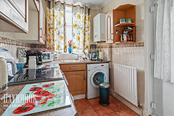 3 Bedroom Semi-Detached House For Sale In Greeton Drive, Sheffield, S35