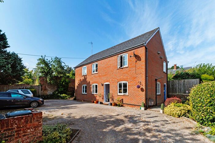 2 Bedroom Maisonette For Sale In High Street, Hungerford, RG17