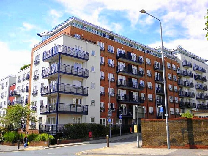 2 Bedroom Flat For Sale In Royal Quarter, Seven Kings Way, Kingston Upon Thames, Uk, KT2