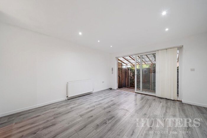 3 Bedroom Town House To Rent In Morland Place, London, N15