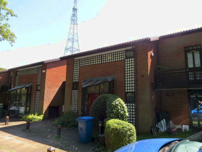 Apartment To Rent In Spinney Gardens, Upper Norwood, London, SE19