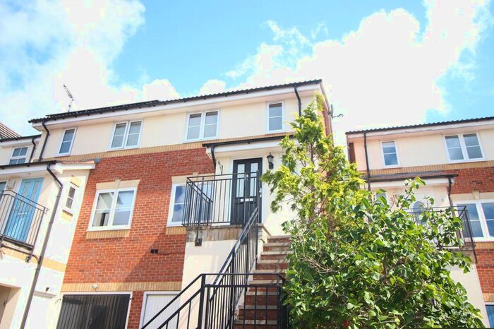 3 Bedroom Semi-Detached House To Rent In Blaenant, Emmer Green, Reading, Berkshire, RG4