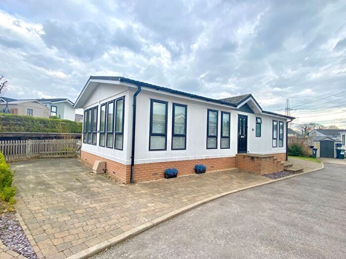 2 Bedroom Mobile/park Home For Sale In Wickham Court, Southwick Road, North Boarhunt, PO17