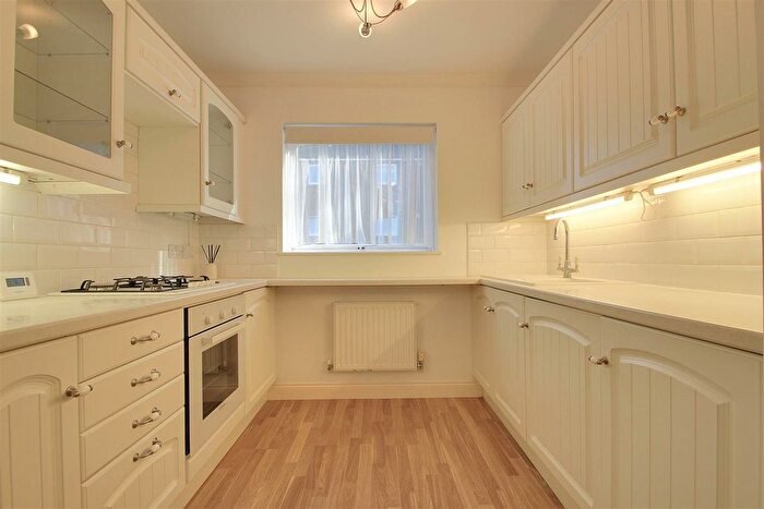 1 Bedroom Flat To Rent In High Street, Kings Langley, WD4