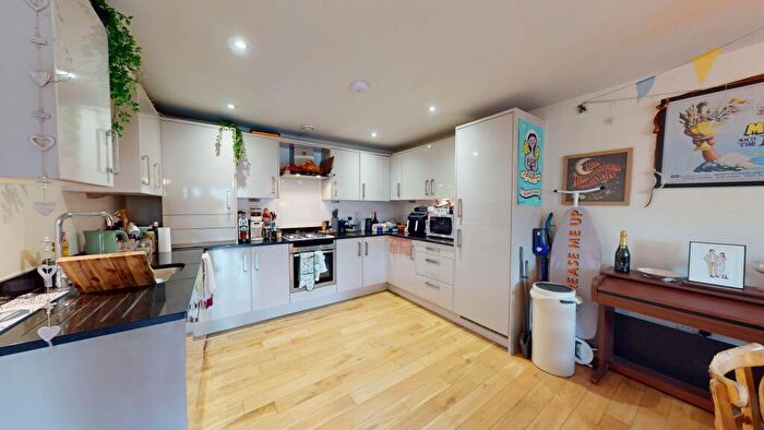 1 Bedroom Flat To Rent In South Court, Dyke Road, Hove, BN1